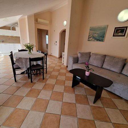 Villa Rouge Crikvenica Buitenkant foto